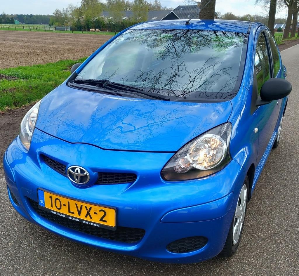 Toyota Aygo 1.0 12V Vvt-i 5DRS 2010 Blauw, Auto's, Voorwielaandrijving, Stof, Zwart, 68 pk