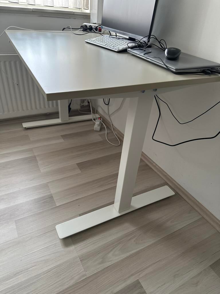 Ikea Trotten bureau verstelbaar in hoogte, Zit-sta bureau, Gebruikt, Spaanplaat of MDF, In hoogte verstelbaar