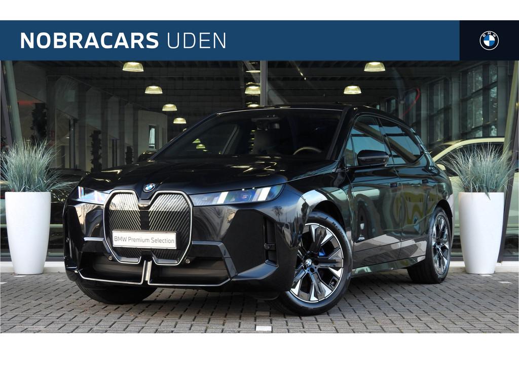 BMW iX xDrive45 M Sport / Trekhaak / Bowers & Wilkins / M Mu, Auto's, BMW, Gebruikt, Met garantie (alle), Zwart, Vierwielaandrijving