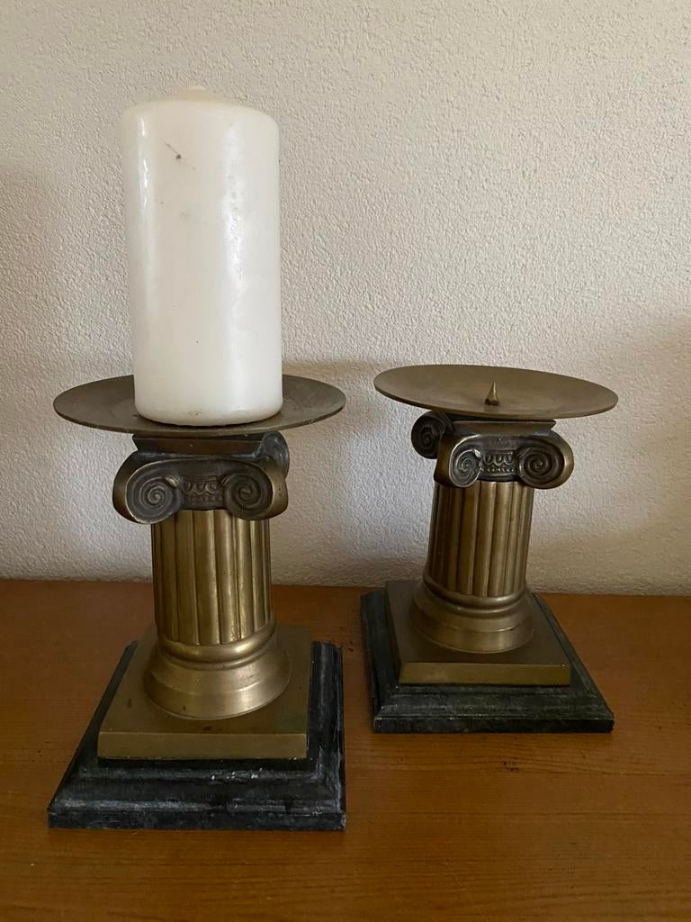 Set vintage messing/ natuurstenen kandelaars Griekse zuil, Ophalen of Verzenden, Gebruikt, Overige materialen, Minder dan 25 cm