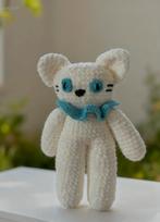 Handgemaakte gehaakte knuffel - Wit met blauw, Ophalen of Verzenden, Nieuw, Poes