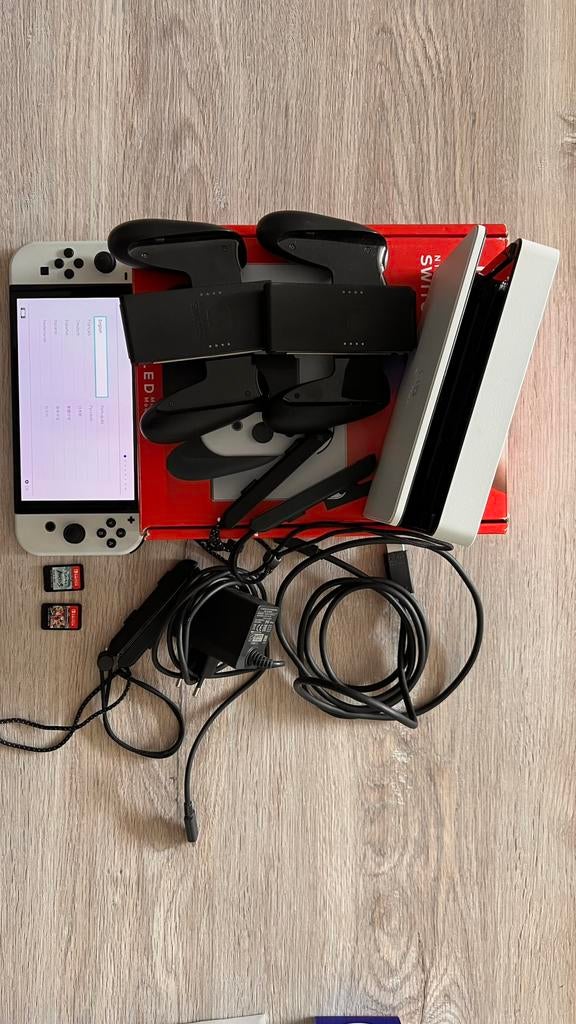 Nintendo Switch OLED met mario kart en pokemon ZGAN, Ophalen of Verzenden, Zo goed als nieuw