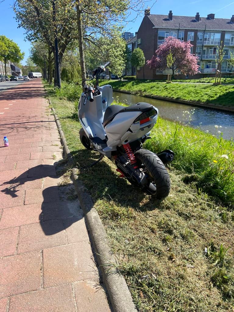 Yamaha Aerox 50cc 2takt zonder WOK, geldig kenteken, Fietsen en Brommers, Ophalen, Gebruikt, Yamaha