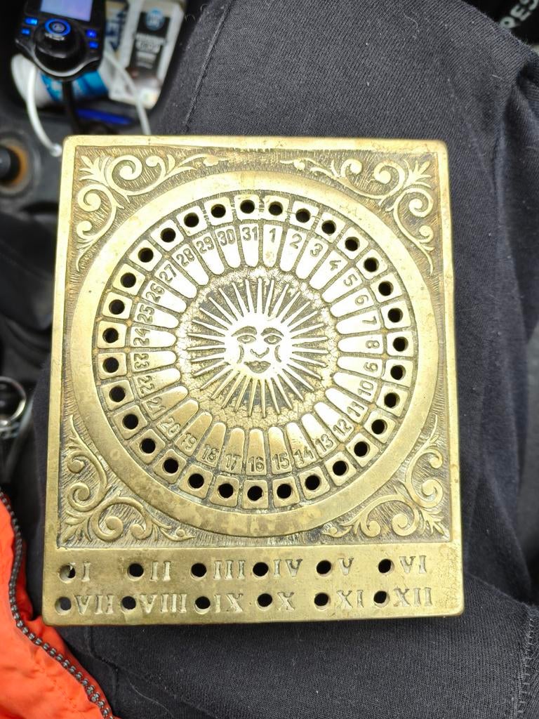 Messing Bureaukalender met Zonmotief - Vintage Astrologie, Antiek en Kunst, Ophalen of Verzenden