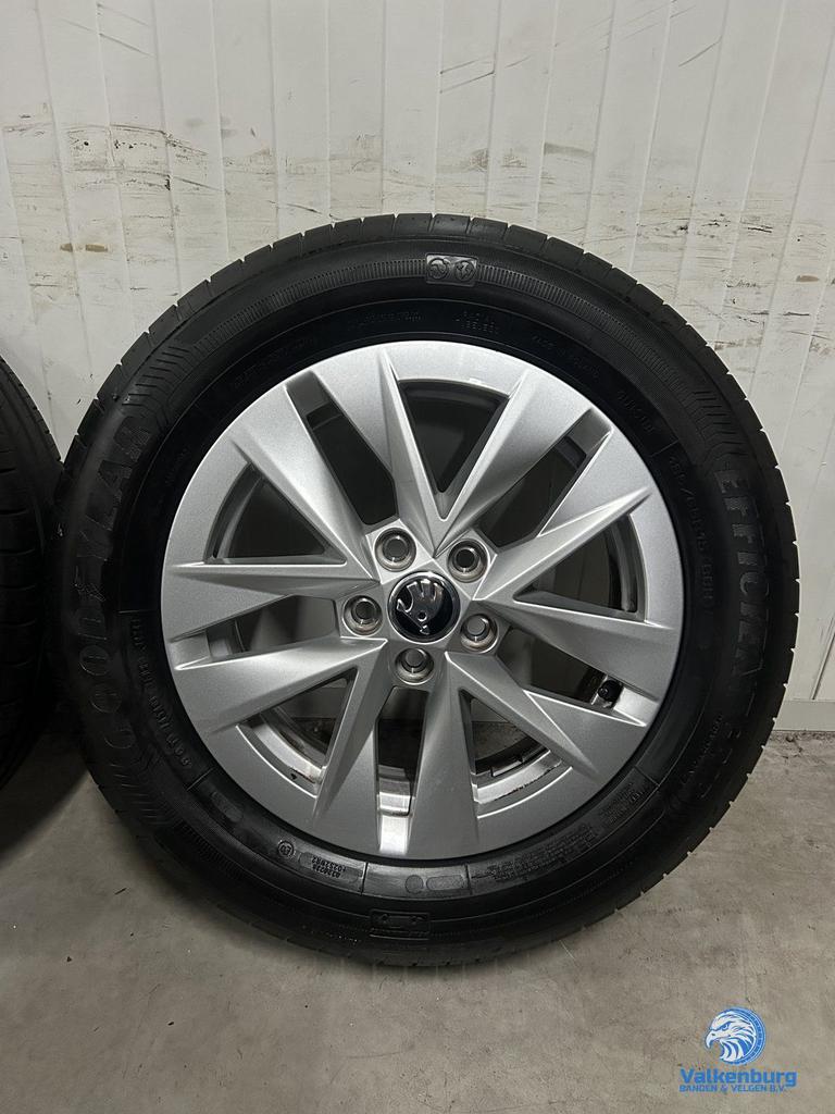 8mm! Originele Skoda Fabia 6VA 15 inch velgen 5x100 zomerban, Gebruikt, 15 inch, -, -