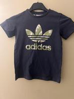 T-shirt adidas 98, Ophalen of Verzenden, Zo goed als nieuw, Jongen, Shirt of Longsleeve