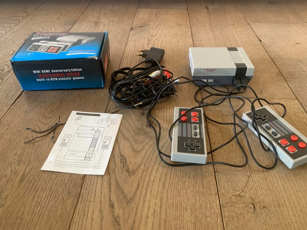 Nintendo mini 620 spellen games nes 2 controllers, Spelcomputers en Games, Verzenden, Zo goed als nieuw, Met 2 controllers