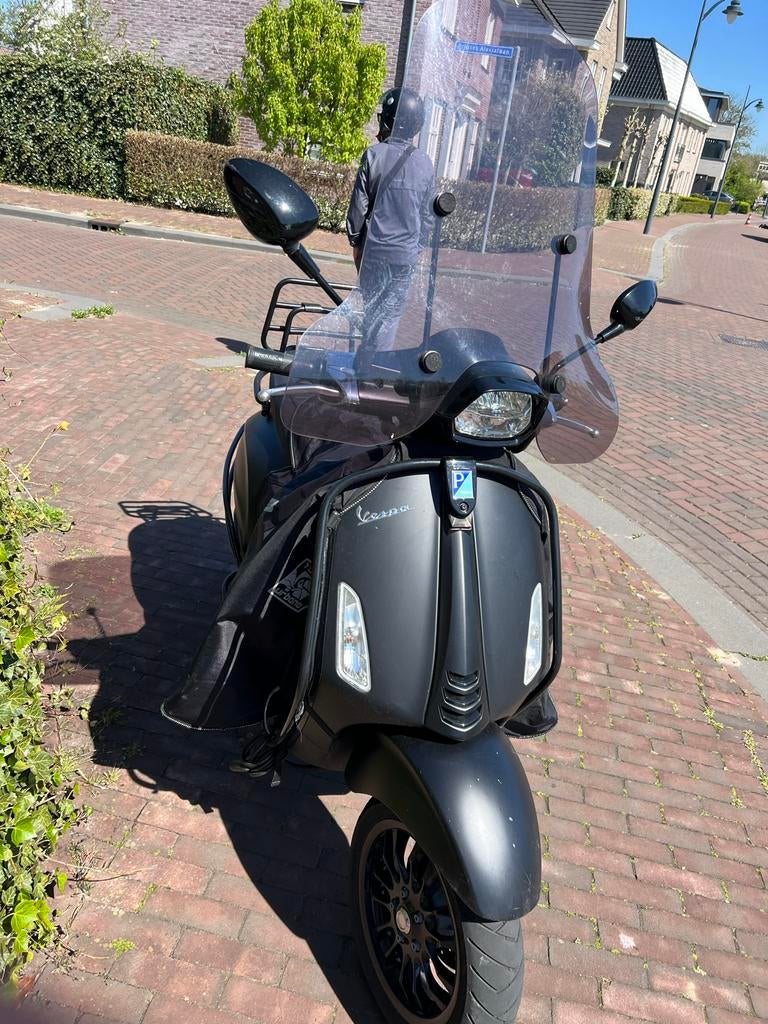 Vespa sprint 2019 zwart, Fietsen en Brommers, Scooters | Vespa, Overige modellen, Maximaal 45 km/u, Ophalen of Verzenden, Zo goed als nieuw