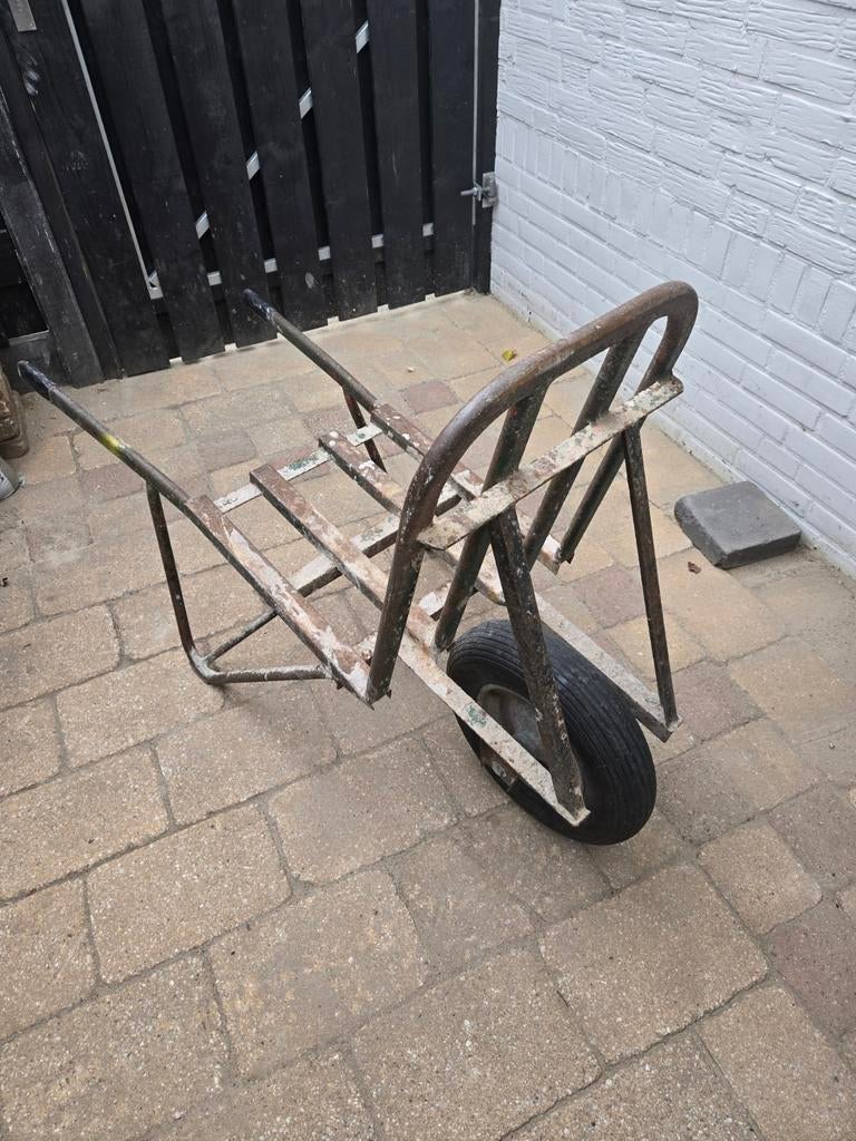 Gebruikte stenenkruiwagen met goede band, Tuin en Terras, Kruiwagens, Ophalen, Gebruikt, Handmatig, Eenwielig