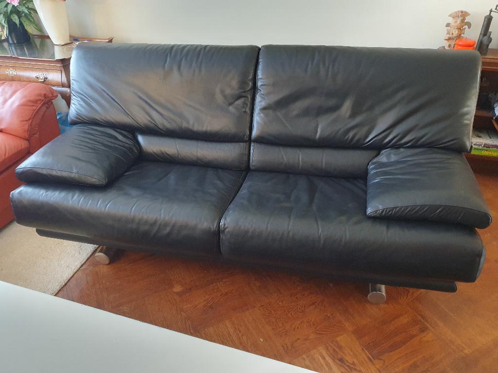 ZWART LEREN BANK in zeer goede staat!!, Huis en Inrichting, Banken | Bankstellen, Ophalen, Tweepersoons, Zo goed als nieuw, Leer