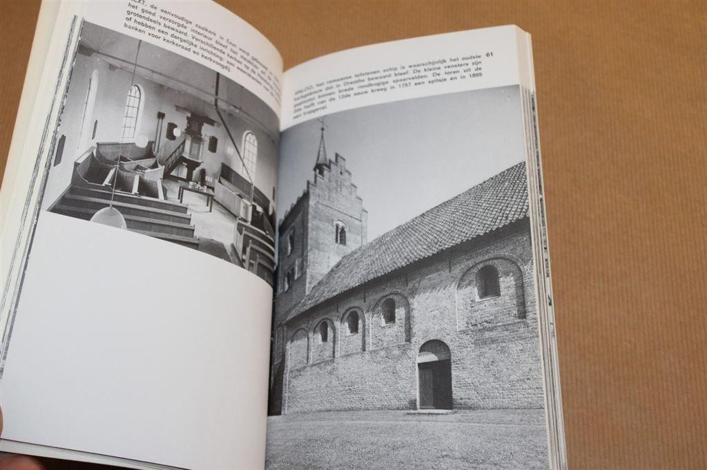 Langs de oude Drentse kerken., Boeken, Geschiedenis | Stad en Regio, Ophalen of Verzenden, Gelezen