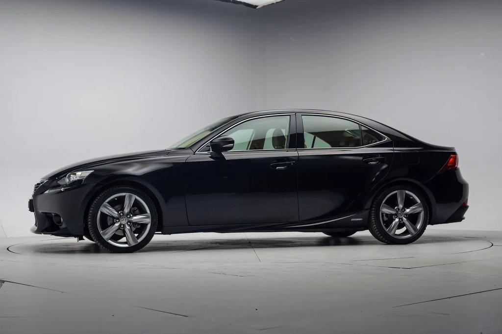 Lexus IS 300 300h Luxury Line Aut. [ Navi Achteruitrijcamera, Auto's, Lexus, Gebruikt, 750 kg, 181 pk, Zwart