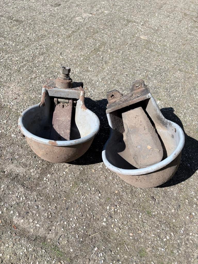 Brouwers drinkbakken, Ophalen