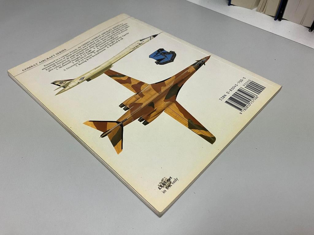 B-1B Bomber Osprey combat aircraft series 8, Boeken, Ophalen of Verzenden, 1945 tot heden, Gelezen, Luchtmacht
