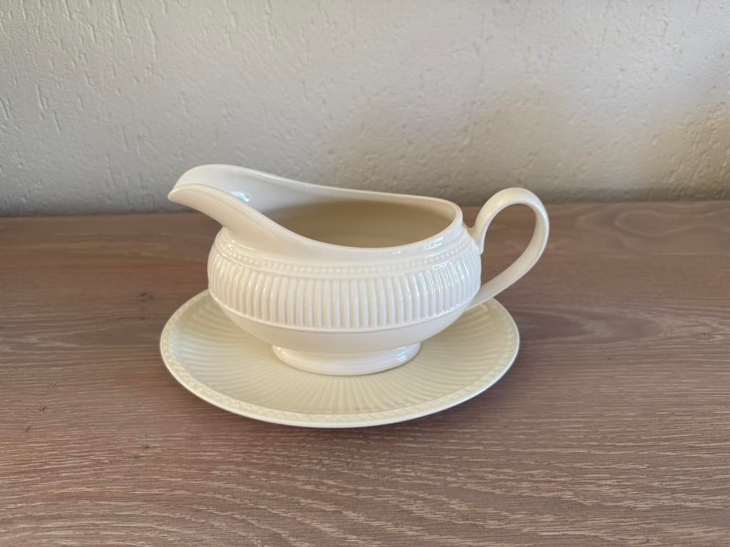 Wedgwood sauskom met schotel, Antiek en Kunst, Antiek | Servies los, Ophalen of Verzenden