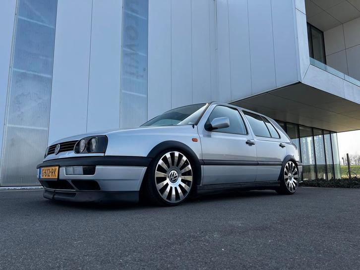 Volkswagen golf 3 1995 Grijs 1.6, Auto's, Volkswagen, Particulier, Benzine, Hatchback, Geïmporteerd, Zilver of Grijs, Ophalen
