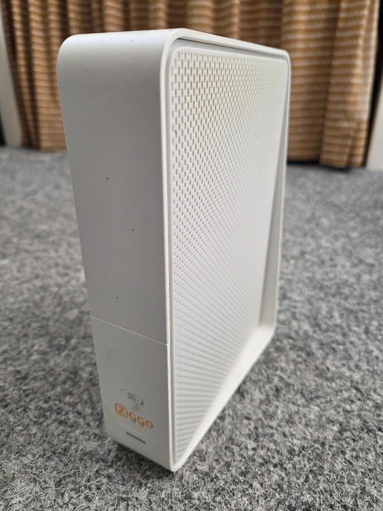 TG2492LG-ZG Internet modem Ziggo Connect Box, Computers en Software, Routers en Modems, Gebruikt, Router met modem, Ophalen of Verzenden
