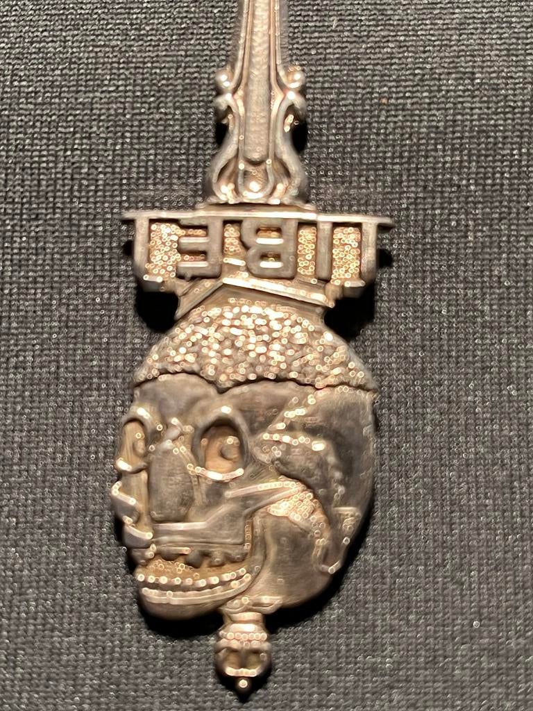 Bewerkt vintage lepeltje Tibet., Sieraden, Tassen en Uiterlijk, Ophalen of Verzenden, Zo goed als nieuw, Goud, Overige materialen