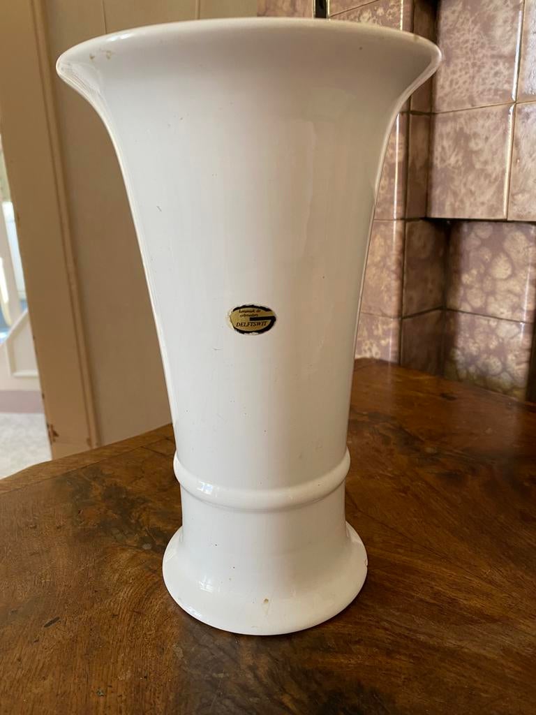 Delfswit vaas gemerkt, Huis en Inrichting, Wit, Aardewerk of Porselein, Ophalen of Verzenden, Zo goed als nieuw