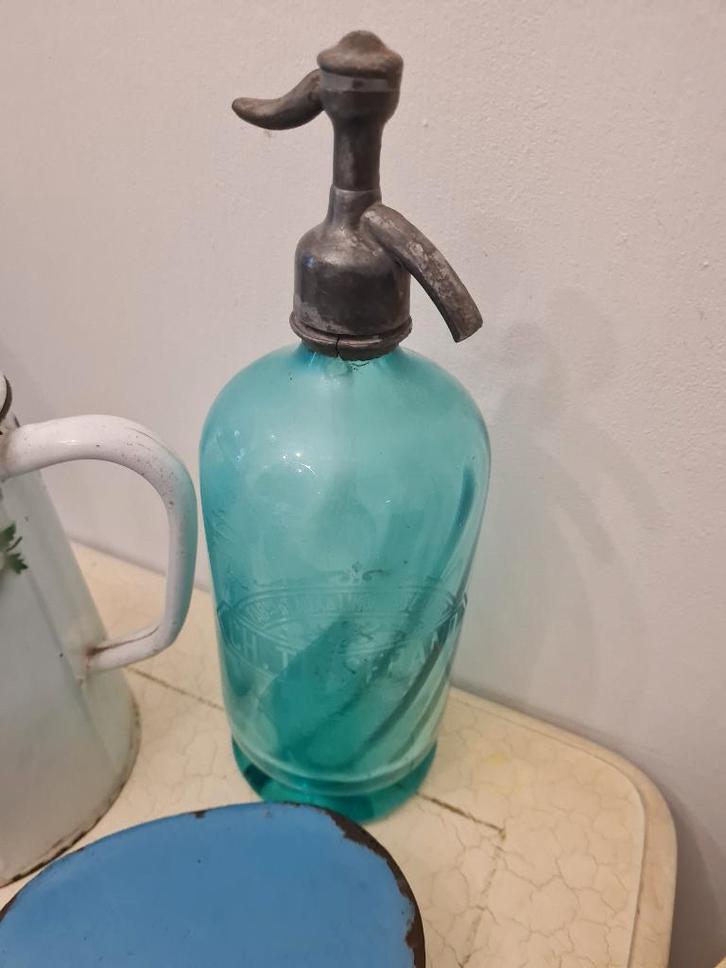 Antieke licht blauwe gegraveerde spuitfles, Antiek en Kunst, Curiosa en Brocante, Ophalen of Verzenden