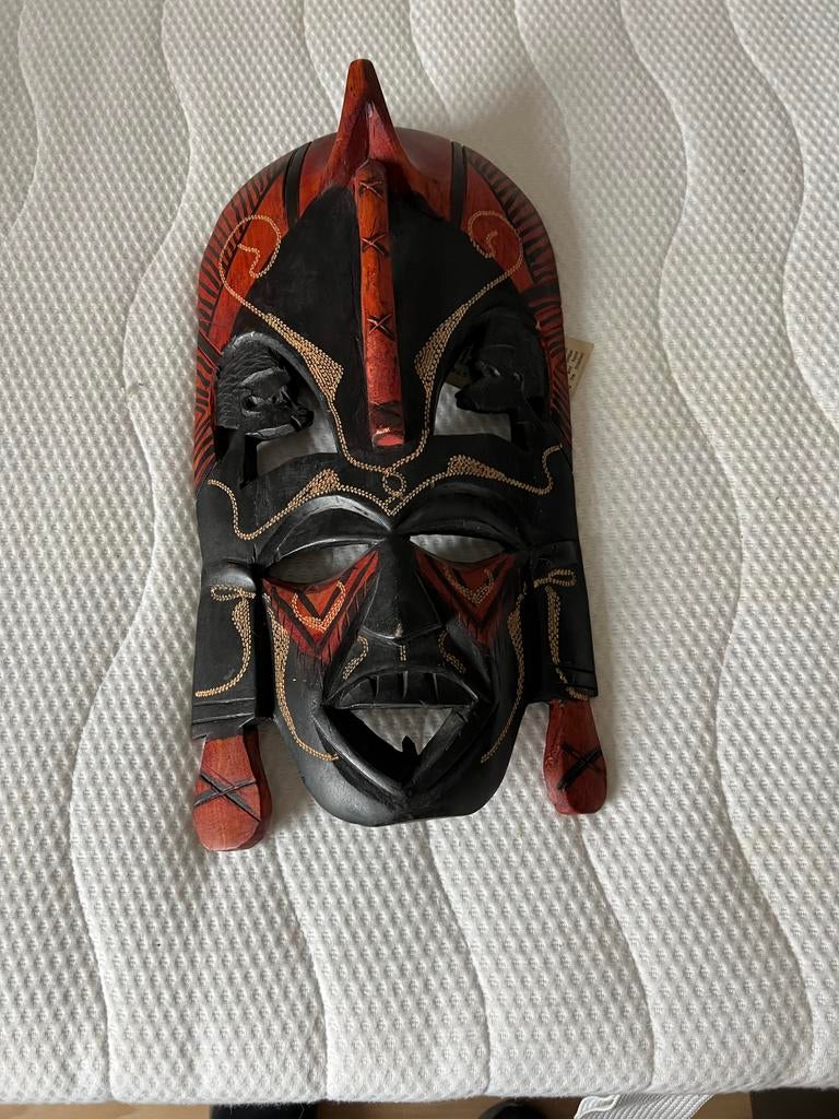 Decoratief Afrikaans masker met stokken, Ophalen