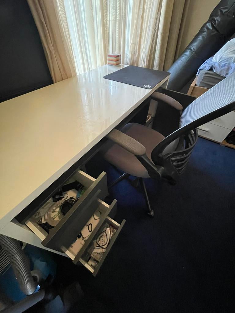 Computertafel, Ophalen of Verzenden, Zo goed als nieuw, Minder dan 4 stoelen