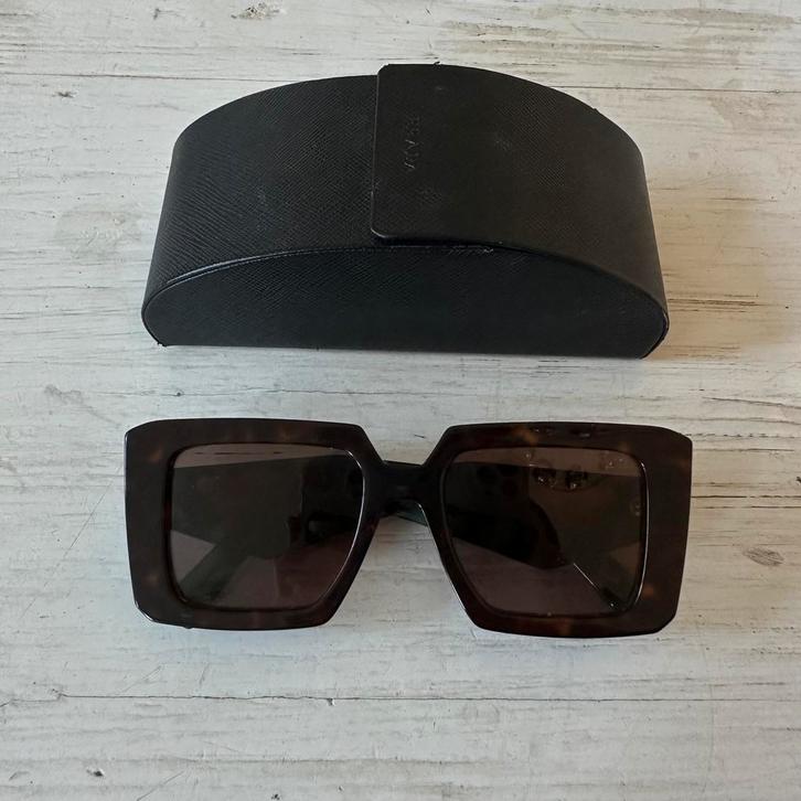 Prada Symbole zonnebril PR23YS - Bruin/Groen, Sieraden, Tassen en Uiterlijk, Zonnebrillen en Brillen | Dames, Zo goed als nieuw