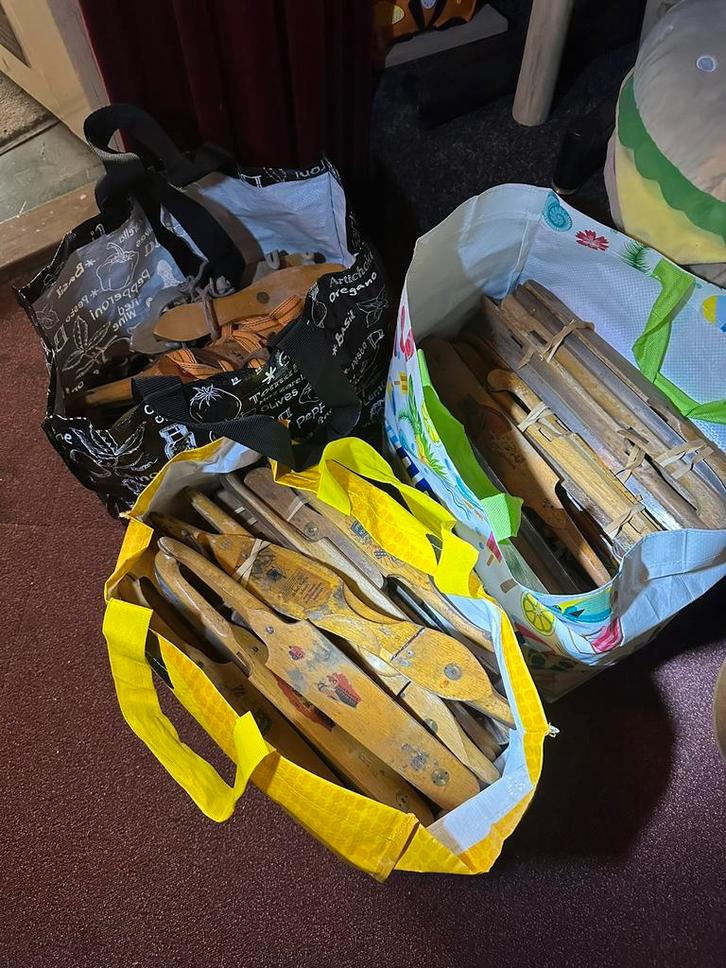 3 tassen met houten schaatsen +/- 30 kilo, Sport en Fitness, Schaatsen, Gebruikt, Overige typen, Overige merken, Ophalen