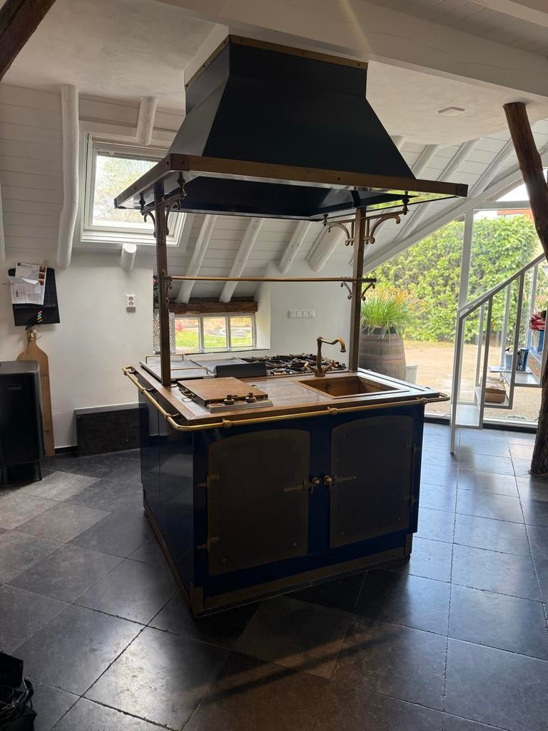 Boretti kookeiland met 6-pits gasfornuis en 2 ovens,, Witgoed en Apparatuur, Fornuizen, Gebruikt, Vrijstaand, Gas, 5 kookzones of meer