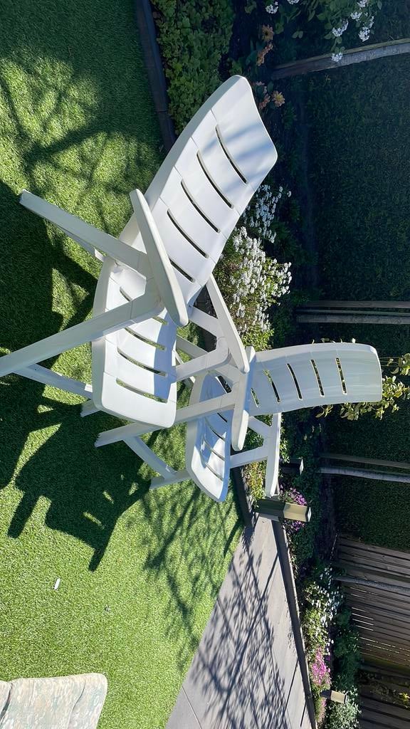 2 witte Hartman tuinstoelen, Ophalen, Zo goed als nieuw, Kunststof, Verstelbaar