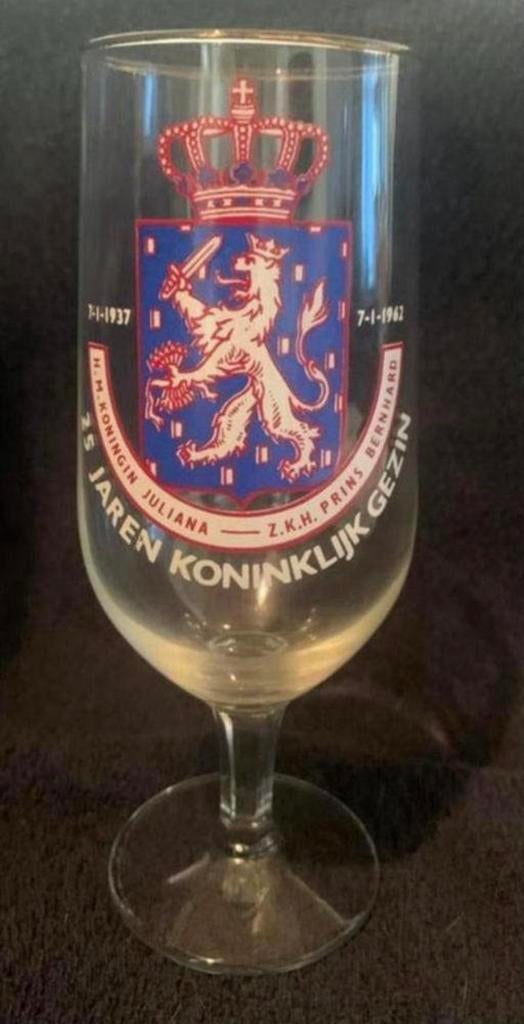 Vintage glas Juliana Bernhard Koninklijk Gezin v Oranje, Verzamelen, Ophalen of Verzenden, Zo goed als nieuw, Nederland, Servies