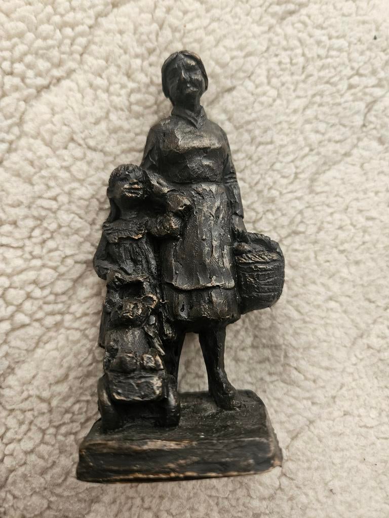 Beeldje oma en kleinkind - Yvonne Ypma, Ophalen of Verzenden, Zo goed als nieuw, Mens