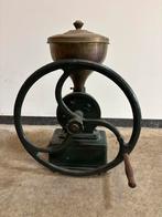 Antieke Koffiemolen met Groot Vliegwiel industrieel, Ophalen