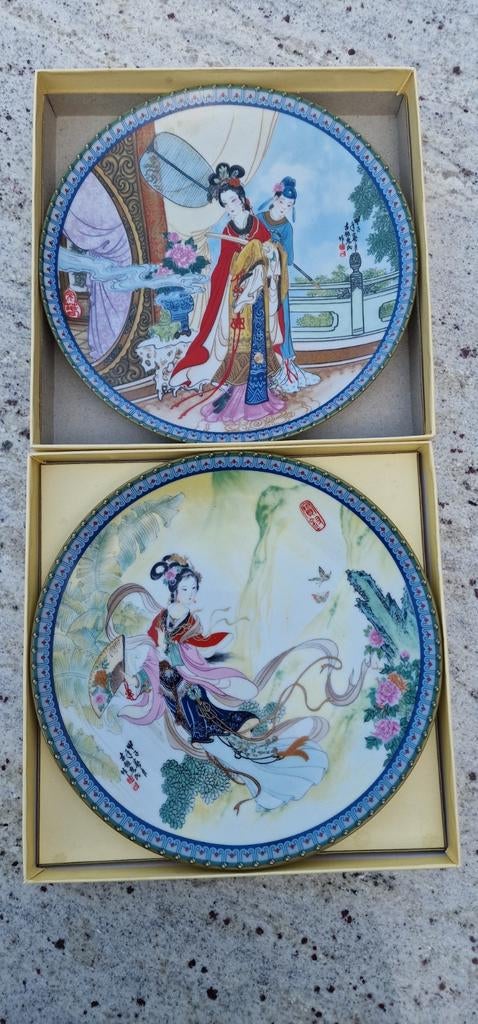 2 Chinese decoratieve borden met traditionele afbeeldingen, Antiek en Kunst, Antiek | Wandborden en Tegels, Ophalen of Verzenden