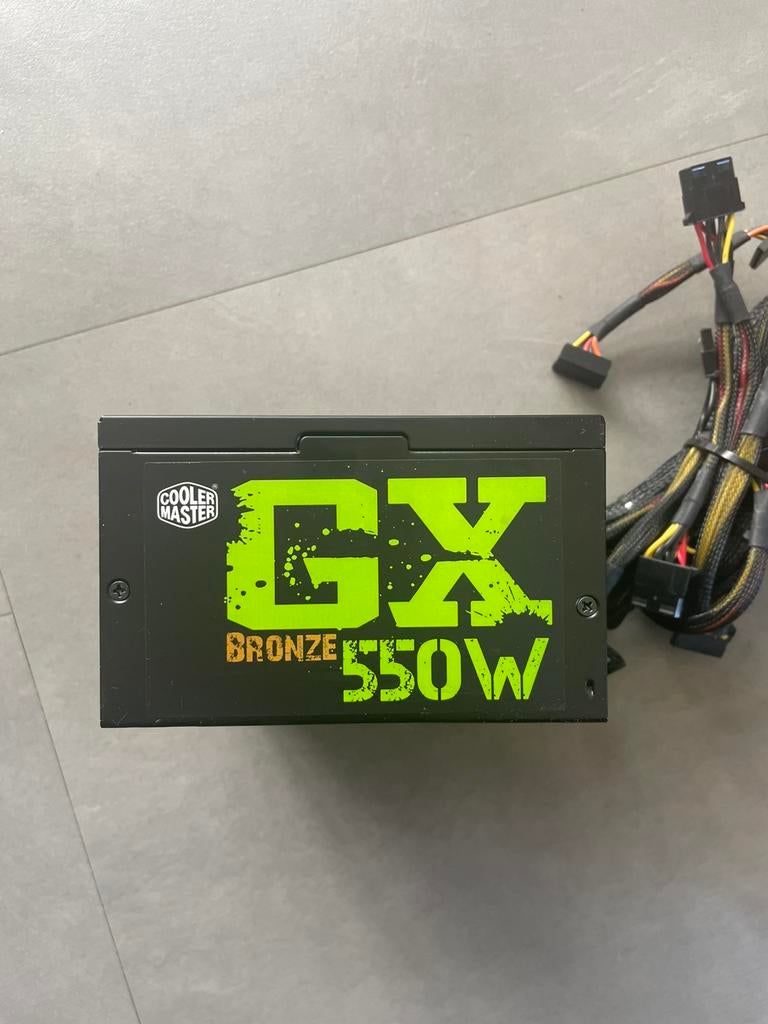 Coolermaster 550W 80 Plus Bronze, Computers en Software, Interne voedingen, Ophalen of Verzenden, Gebruikt