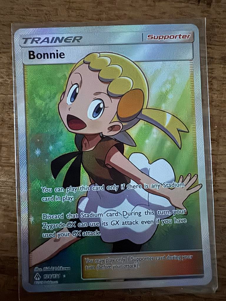 Bonnie Trainer Supporter Pokémon Kaart 126/131 Full Art, Ophalen of Verzenden, Nieuw, Losse kaart, Foil