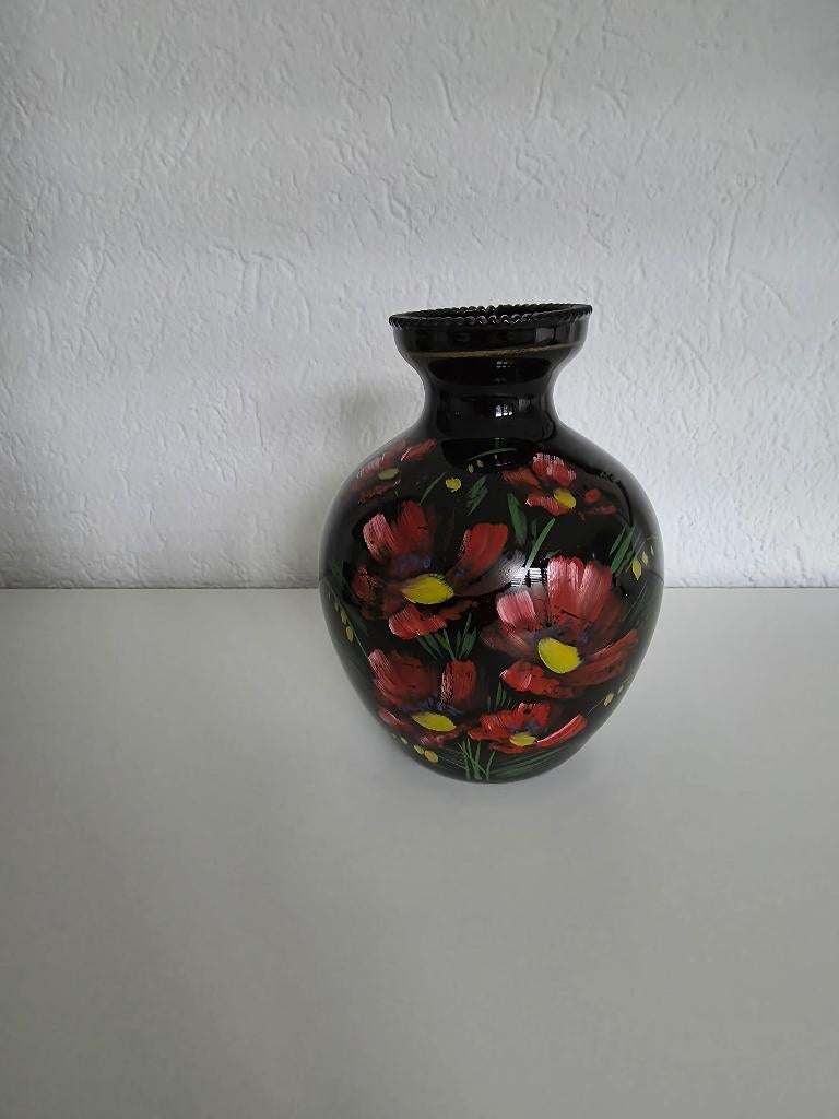 Vaas zwart Opaline met geschilderde bloemen rood geel, Huis en Inrichting, Woonaccessoires | Vazen, Overige kleuren, Ophalen of Verzenden