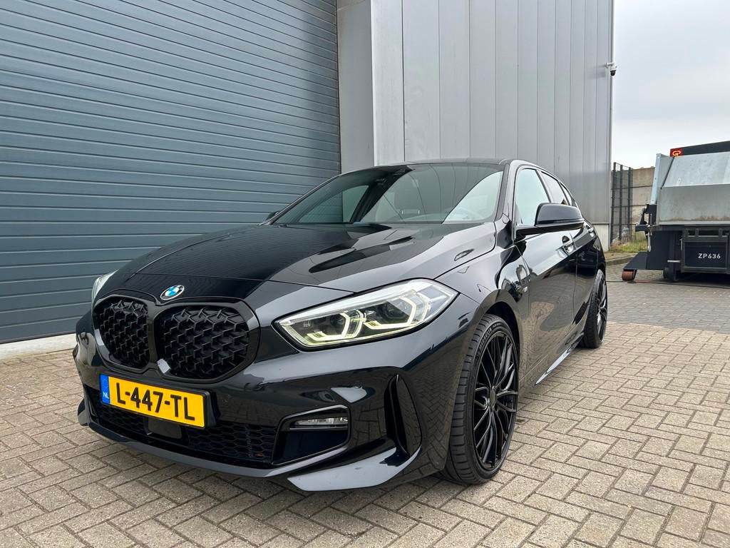BMW 1-serie 118i High Executive AUT M-PAKKET 2021, 136 pk, Zwart, Origineel Nederlands, Bedrijf