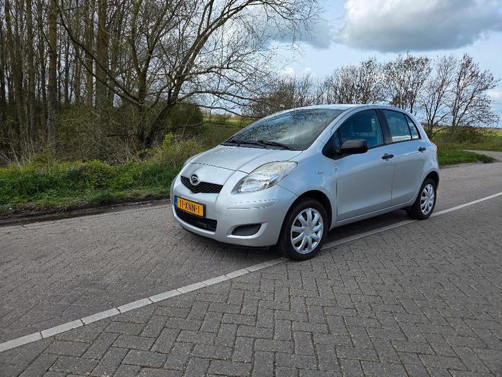 Toyota Yaris / Daihatsu Charade 1.3 I 16V 2012 Grijs, Auto's, Toyota, Particulier, Yaris, Centrale vergrendeling, Elektrische buitenspiegels