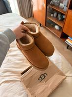 UGG’s classic mini platform suede, Bruin, Lage of Enkellaarzen, Nieuw, Ophalen of Verzenden