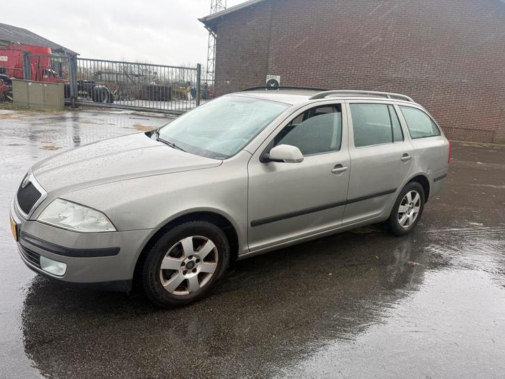 Skoda Octavia 1.6 Combi 75KW 2008 Beige, Auto's, Skoda, Bedrijf, Octavia, ABS, Airbags, Airconditioning, Benzine, Euro 4, C, Hatchback