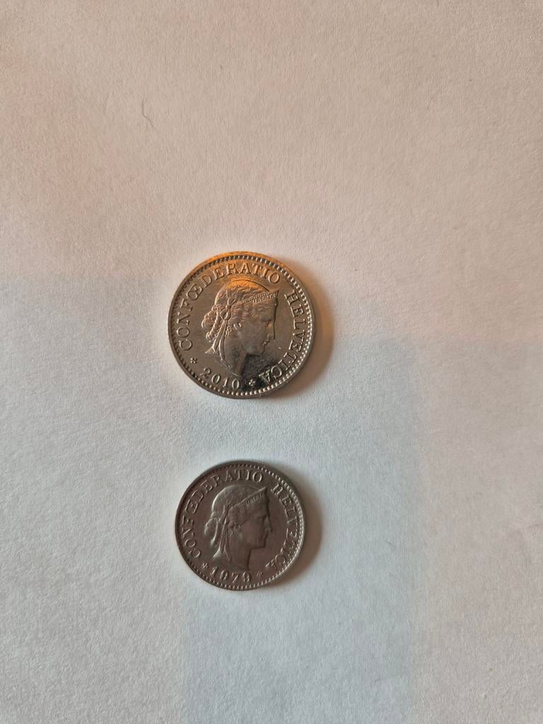 Zwitserse munten: 10 Rappen 2010 & 5 Rappen 1979, Ophalen of Verzenden
