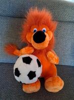 Oranje pluchen leeuw knuffel met voetbal, Oranje, Nieuw, Ophalen of Verzenden, Middelgroot (20 tot 80 cm)