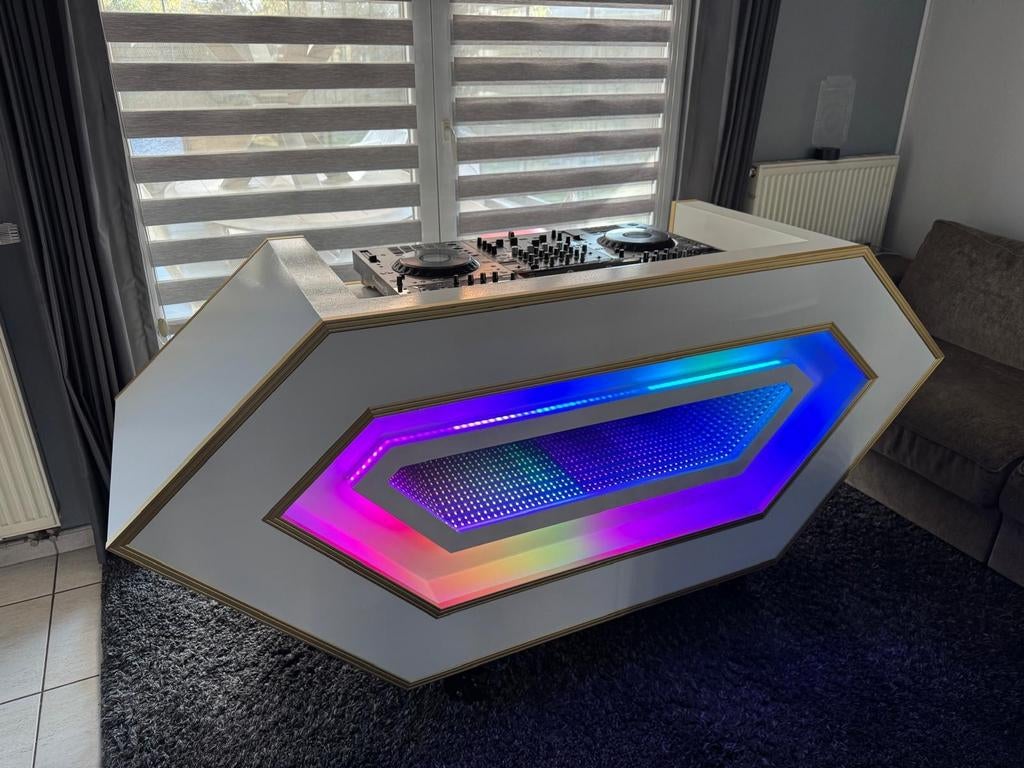 Unieke Handgemaakte DJ Booth met LED Verlichting  Dj Meubel, Muziek en Instrumenten, Dj-sets en Draaitafels, Ophalen of Verzenden