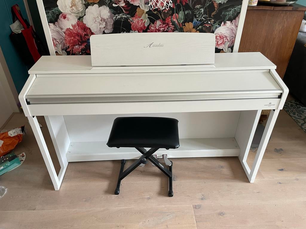 Amadeus D310 Digitale Piano met Kruk - Uitstekend Geluid, Muziek en Instrumenten, Piano's, Ophalen, Gebruikt, Wit, Digitaal