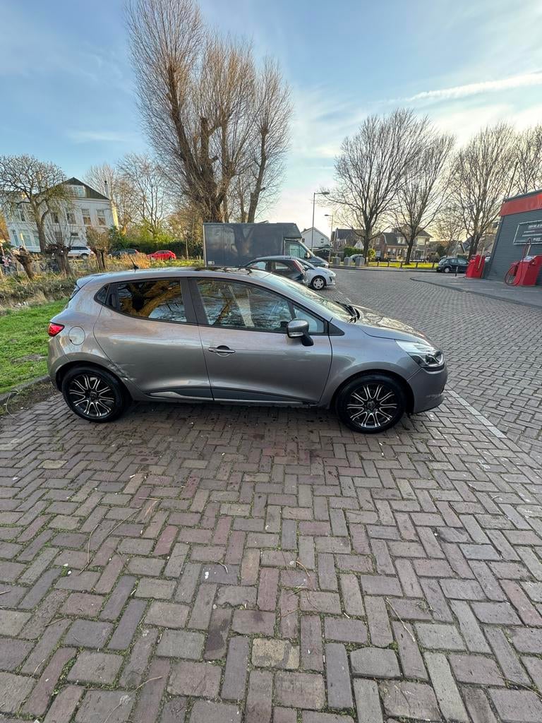 Renault Clio 1.2 5-DRS 2015 Grijs, Voorwielaandrijving, Stof, 49 €/maand, 1200 kg