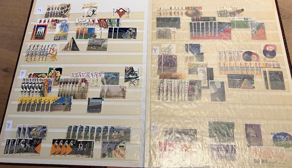 Nederland grote partij verzamelingen en voorraadboeken 2 - 3, Postzegels en Munten, Ophalen of Verzenden