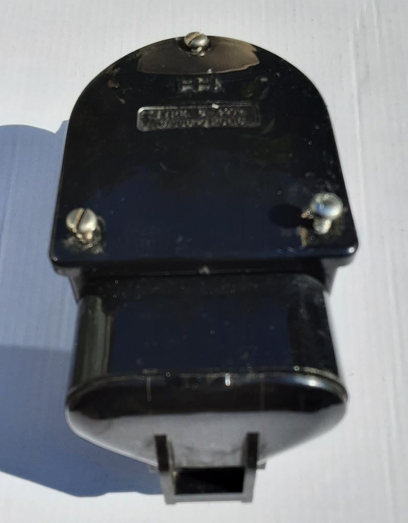 Oude stekker krachtstroom en verdeeldoos, Ophalen, Gebruikt