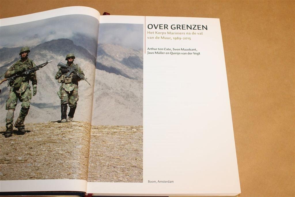 Korps Mariniers — Missies Na de Val van de Muur 1989-2015, Verzamelen, -, -, Ophalen of Verzenden, Boek of Tijdschrift