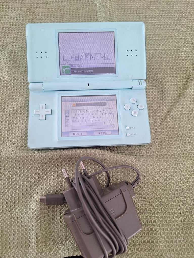 Nintendo ds lite met originele oplader en nieuwe batterij!, Ophalen of Verzenden, Zilver, DS Lite
